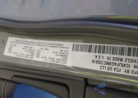 2021 Jeep Grand Cherokee Freedom 4X4 z USA, uszkodzony, nr VIN 1C4RJFAG9MC735616